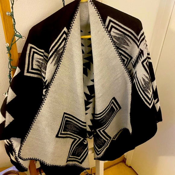 Reversible cape. Super soft. one size. - Picture 1 of 3
